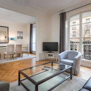 Appartement Classique à 2 Chambres à Coucher