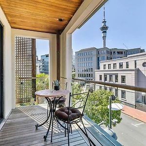 Enormous One Bedroom Beauty In Cbd! Free Parking