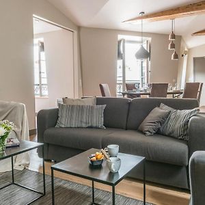 Appartement Luxe à 2 Chambres à Coucher