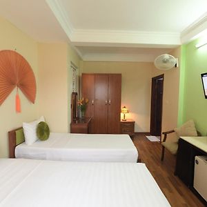 Holiday Lakeview Hotel