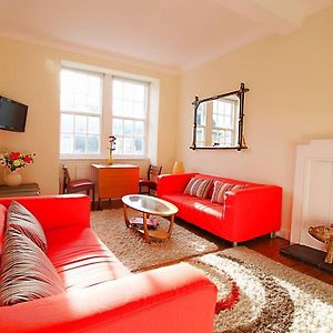 Joivy Bright Flat With Workspace In New Town