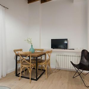 Studio Lit King-Size