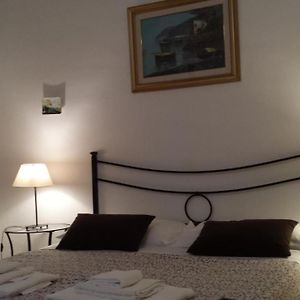 Studio Lit King-Size