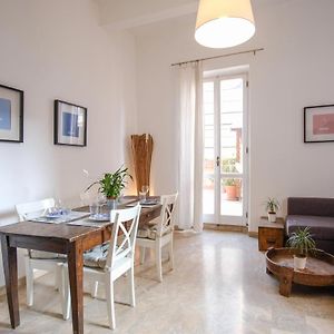 Spacious Apartment With Big Terrace At Colosseum
