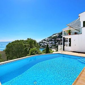 Villa à 3 Chambres à Coucher