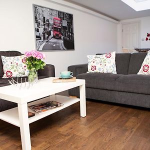 Apt 3, Trafalgar Sq Duplex, 3Rd & 4Th Floor By Indigo Flats