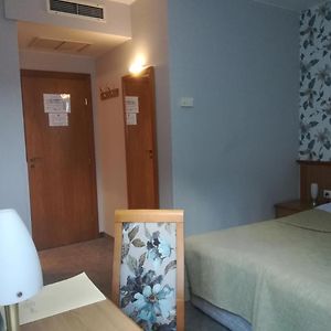 Chambre Standarde Familiale Interconnectée Lit Queen-Size