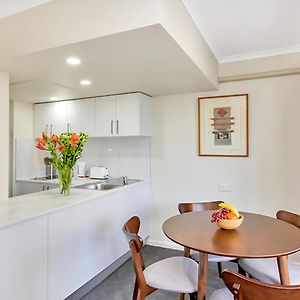 City Apartment At College St