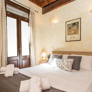 Rental In Rome Luce Apartment