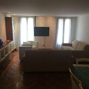 Appartement à 3 Chambres à Coucher