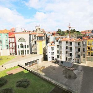 Appartement Luxe à 2 Chambres à Coucher