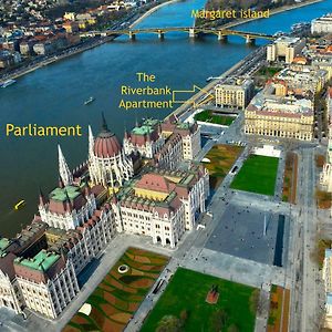Riverbank Apartment At Parliament