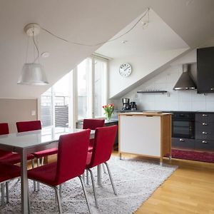 2Ndhomes 2Br City Center Penthouse With Balcony And Sauna