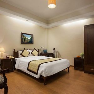 Chambre Confortable Lit Queen-Size