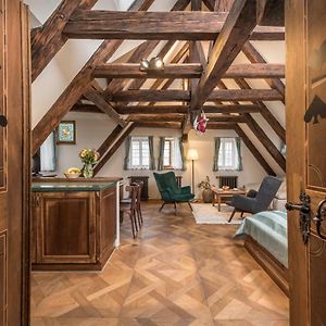 Appartement Mansardé à 2 Pièces