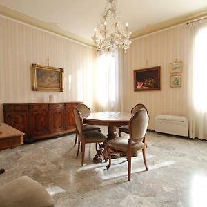 Appartement à 3 Chambres à Coucher