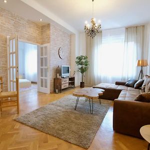Standard Apartment By Hi5 - Madach Imre 1