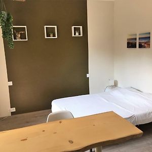 Studio Lit King-Size