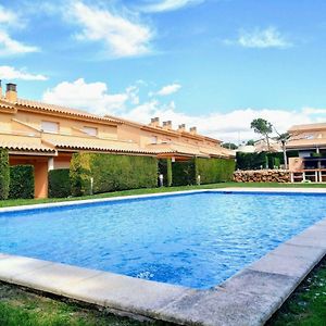 Villa à 3 Chambres à Coucher