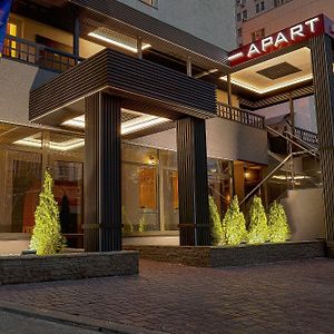 Twin Apart Hotel