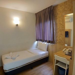 Deluxe  Without Window Single Room