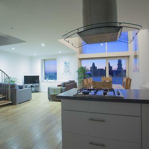 City Centre Apartment With Free Secure Underground Parking