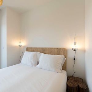 Lovelystay - Gorgeous Modern Flat W/ Balcony