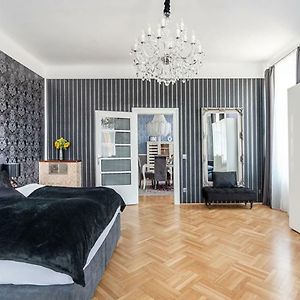 Appartement à 2 Chambres à Coucher