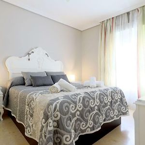 Appartement à 3 Chambres à Coucher