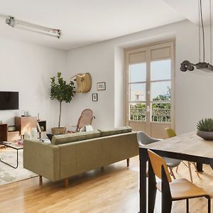 Appartement de Luxe à 2 Chambres à Coucher