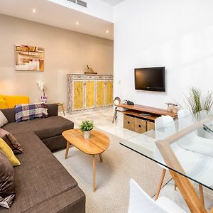 Appartement à 3 Chambres à Coucher
