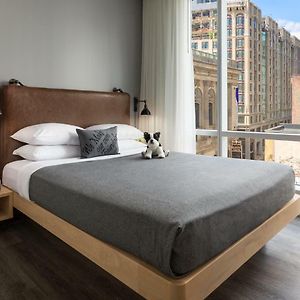 Chambre Accessible aux Personnes à Mobilité Réduite Lit Queen-Size