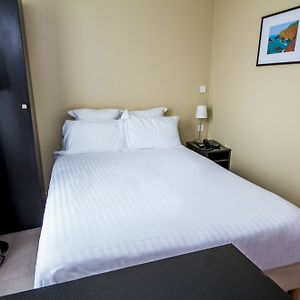 Studio Petite Lit Queen-Size