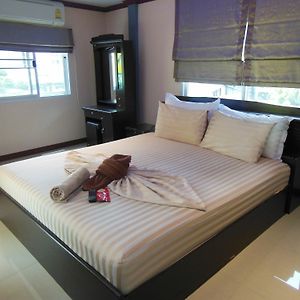 Studio Lit King-Size