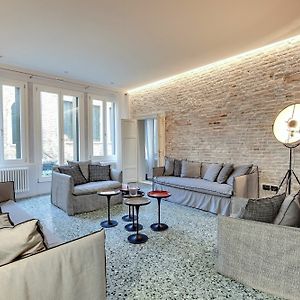 Stunning Modern Apartment In The Heart Of Venice