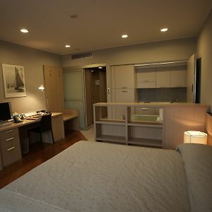 Studio Lit King-Size