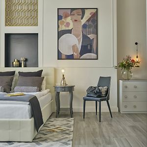 7Seasons Central Suites
