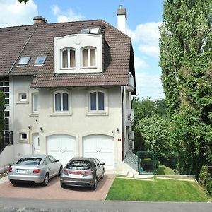 Hillside Premium Apartments
