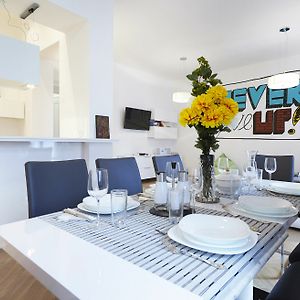 Appartement Confort à 3 Chambres à Coucher