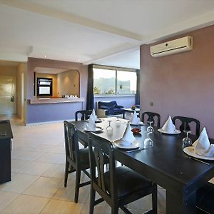 Appartement de Luxe à 2 Chambres à Coucher