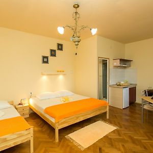 Chambre Triple Rez-de-chaussée
