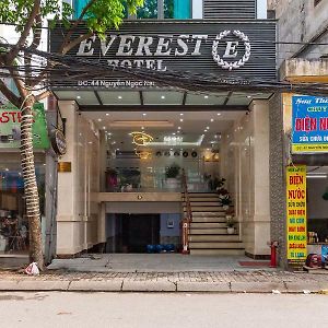 Everest Hotel