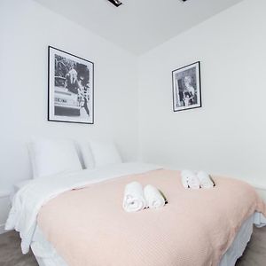 Dreamyflat - Eiffel Tower