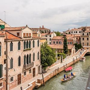 Carmini Canal View & Lift By Lionhost