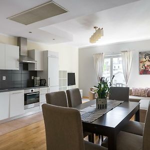 Appartement Grand à 2 Chambres à Coucher