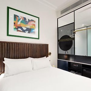 Chambre Confortable Lit Queen-Size