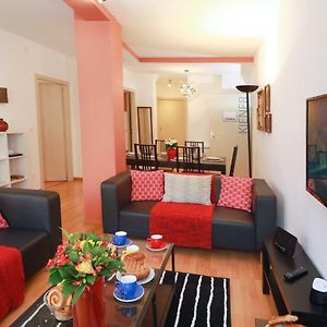 Appartement à 3 Chambres à Coucher au Premier Étage
