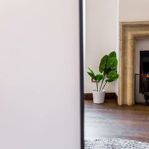 Appartement Luxe à 2 Chambres à Coucher