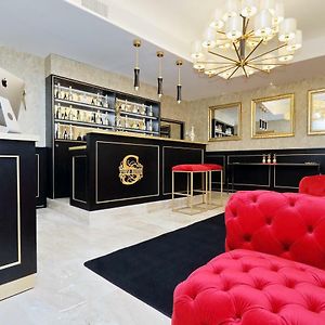 Spanish Diamond Luxury Suites & Jacuzzi