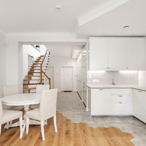 Appartement à 3 Chambres à Coucher